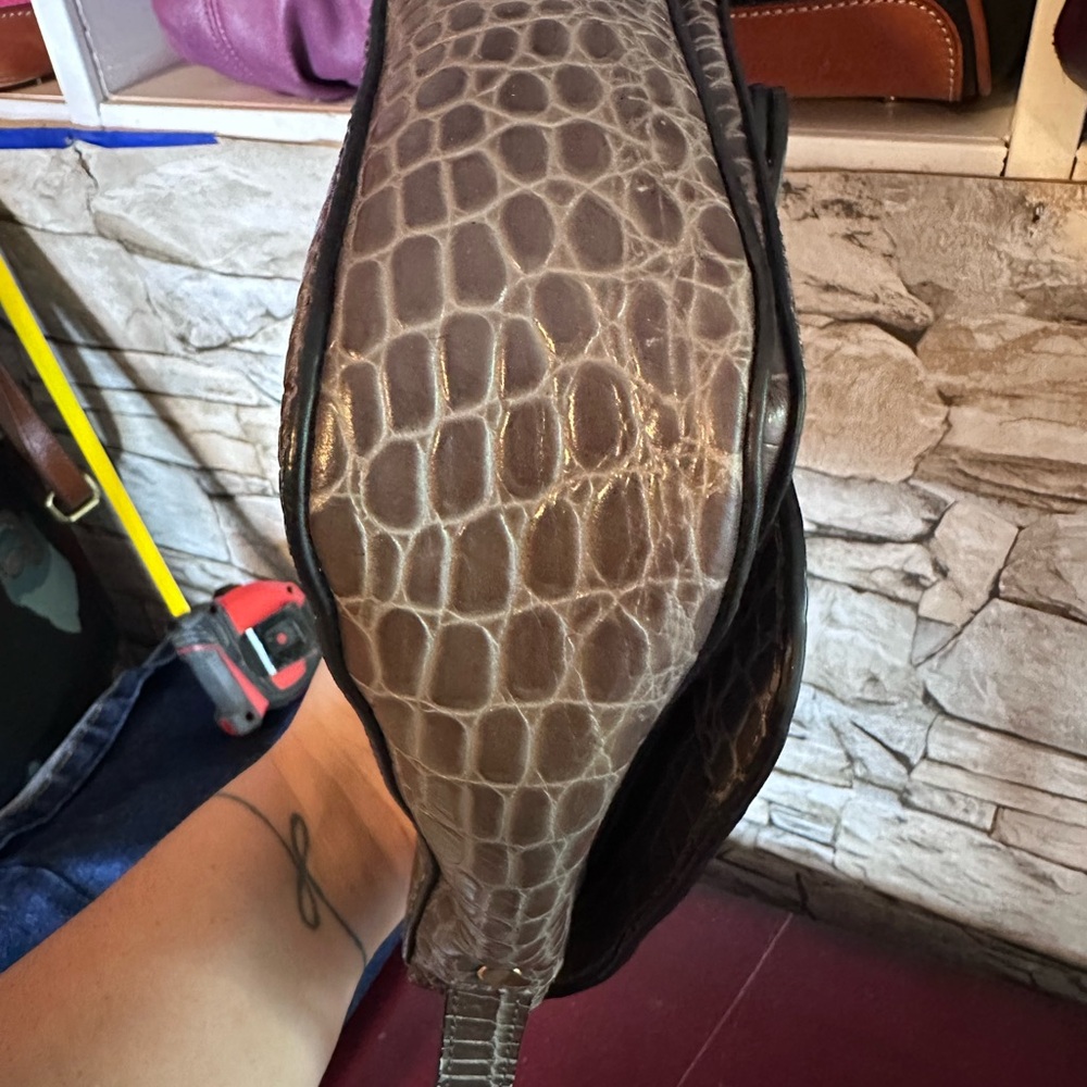 Banana Republic Croc Embossed Genuine Leather Crossbody bag - Picture 5 of 10